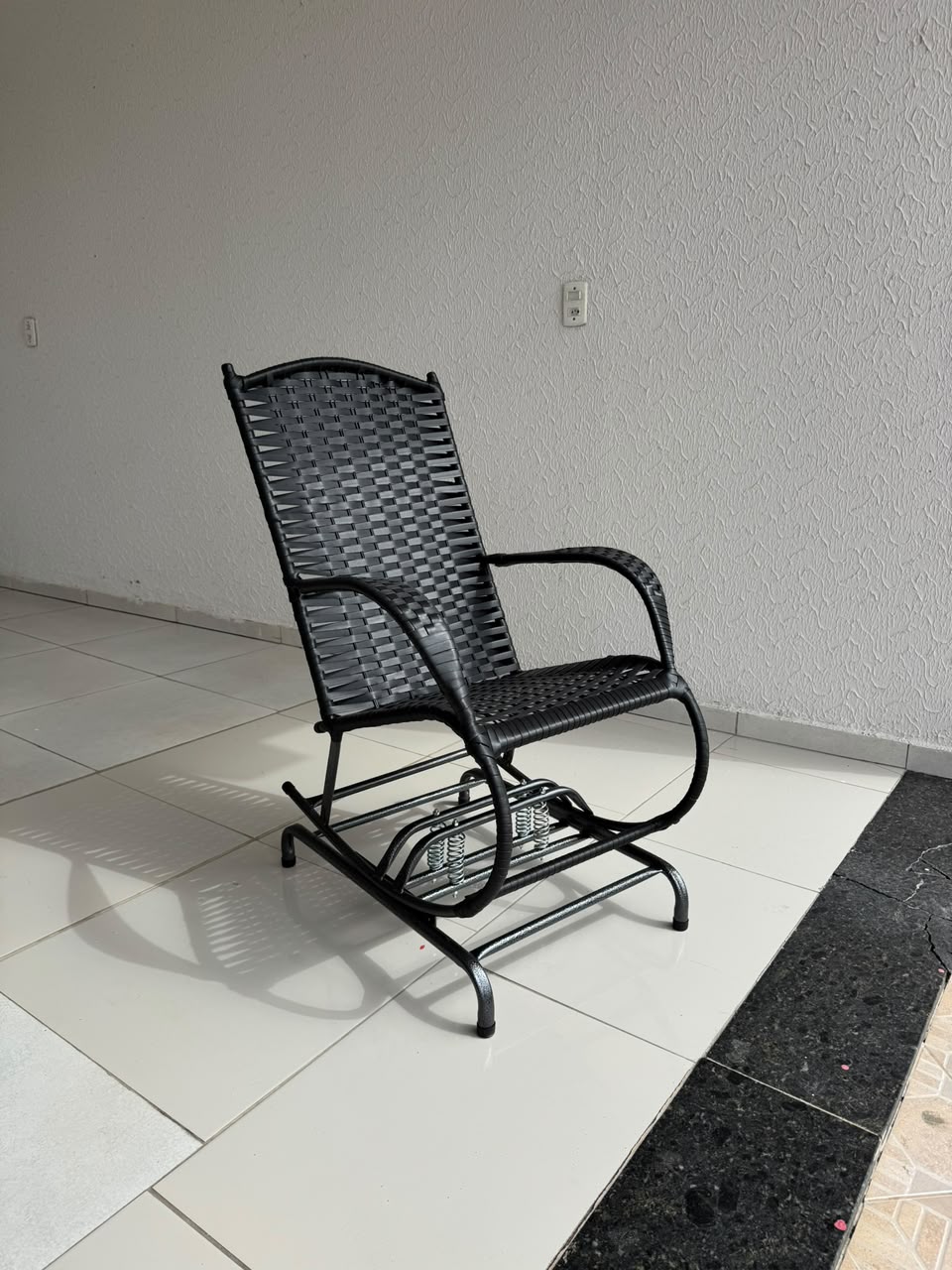 Cadeira de Balanço com 4 molas na cor Preta, cadeira de Fibra Sintética