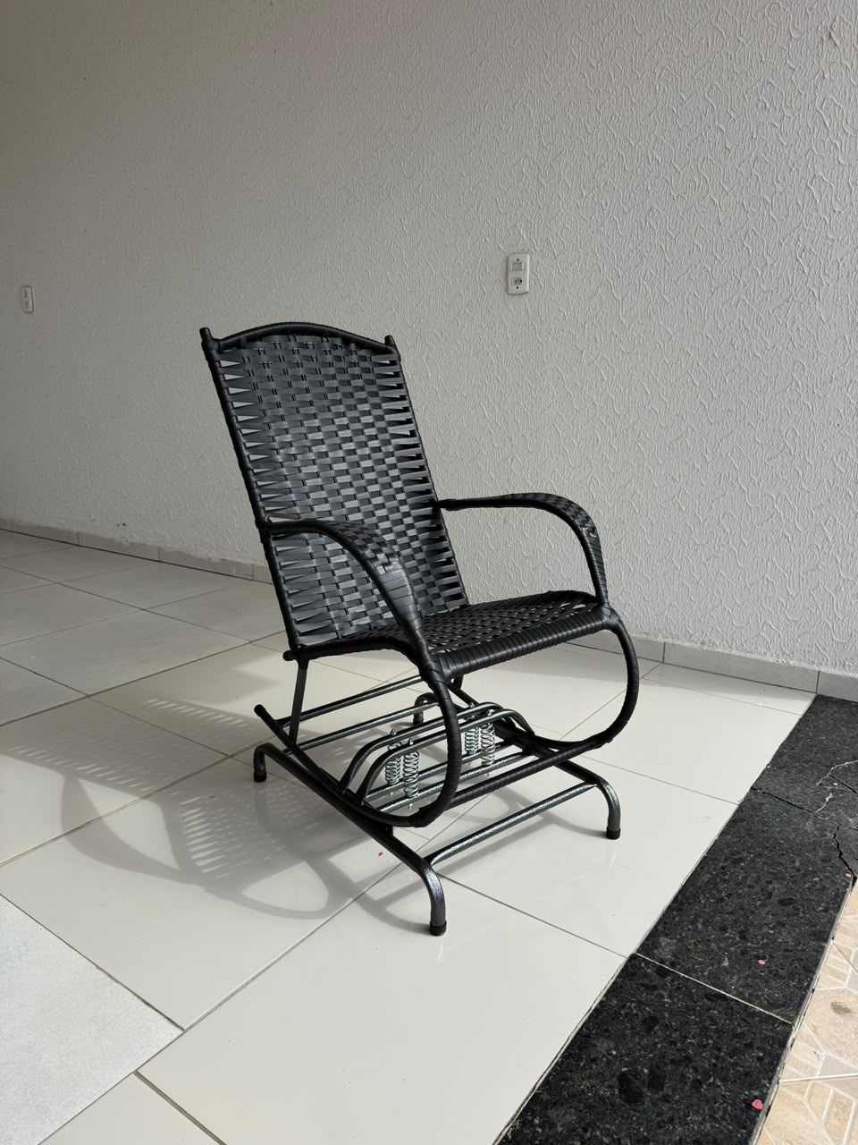 Cadeira de Balanço com 4 molas na cor Preta, cadeira de Fibra Sintética
